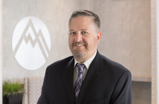 Erik S Stroemer, MD at Summit Orthopedics